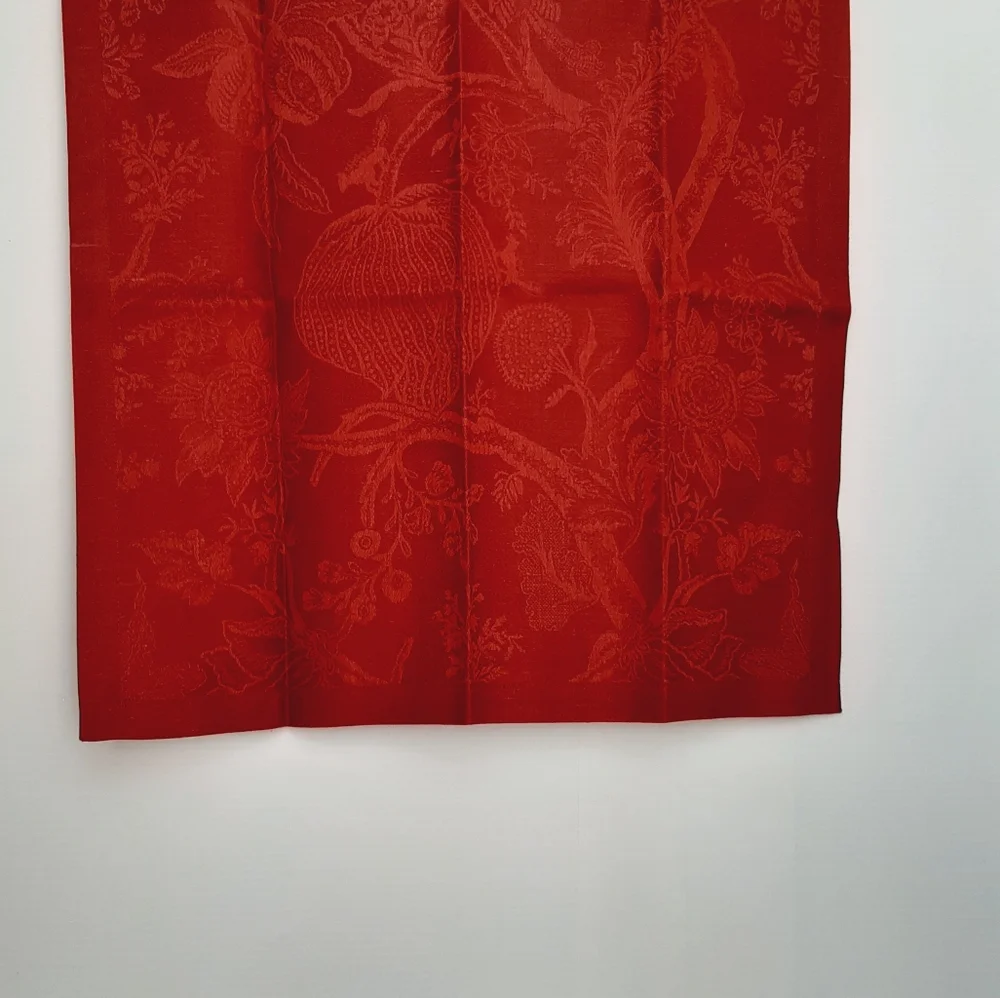 *Williams Sonoma Scroll Jacquard Napkins (4 napkins)